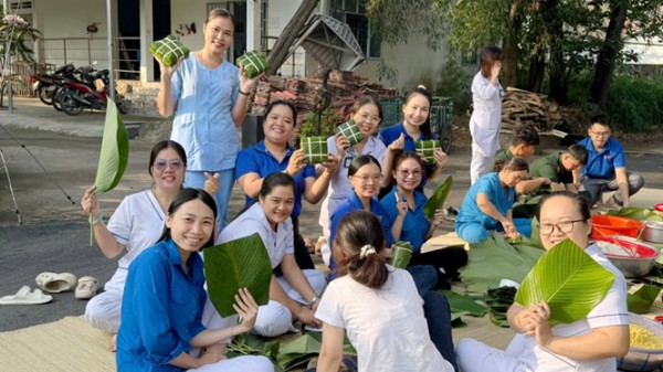 Bánh chưng xanh - Nghĩa tình Quân Y